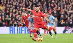 Se agrava histórica crisis del Manchester City tras caer ante el Liverpool en Anfield por 2-0