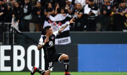 La despedida de la "Pantera": Lucas Barrios cuelga las botas tras una carrera legendaria en el fútbol profesional