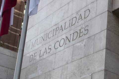 $45 mil millones en horas extras: Las Condes concluye auditoría externa y apunta a revisar corporaciones municipales