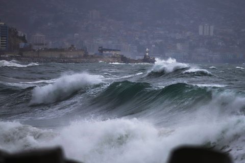 Emiten aviso por "marejadas anormales" que afectarán desde Arica hasta el Golfo de Arauco: ¿Cuándo ocurrirá el fenómeno?