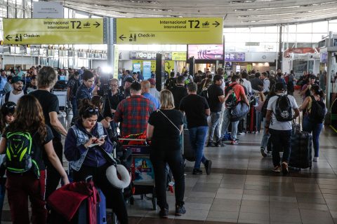 Achila exige soluciones a las filas en el control migratorio del Aeropuerto de Santiago durante las fiestas de fin de año