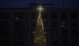 Las postales que dejó la ceremonia del encendido del Árbol de Navidad en la Plaza de la Constitución