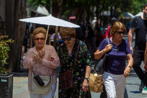 Gobierno recomienda a la población evitar salir entre las 10:00 y 17:00 horas debido a altas temperaturas