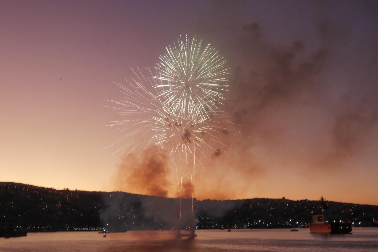 Año Nuevo 2025: En Valparaíso hicieron prueba de fuegos artificiales/Agencia Uno