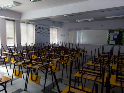 Informe del INE revela que más de 65 mil niños migrantes sin RUN asisten a colegios en Chile