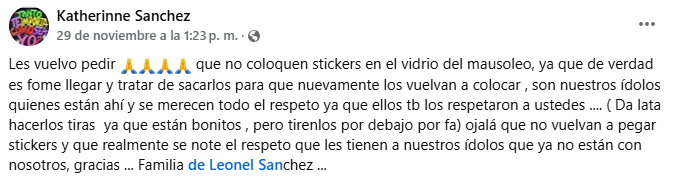 Familia de Leonel Sánchez pide a hinchas que no peguen más stickers en mausoleo de Universidad de Chile/Facebook Katherinne Sánchez