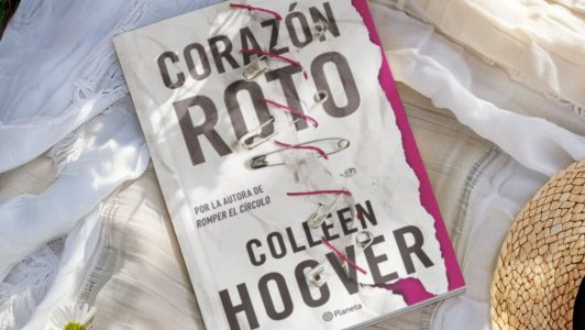 Entre secretos y expectativas de un "Corazón Roto": La novela de Colleen Hoover que hace eco de la adolescencia, honor y mérito