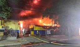 Voraz incendio afectó a bodegas textiles en Estación Central