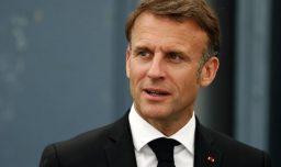 Macron dice que seguirá en el cargo hasta el fin de su mandato