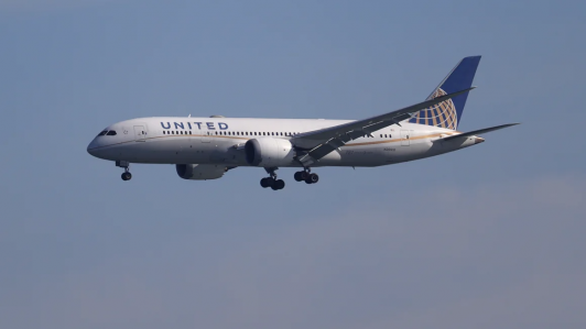 Estados Unidos: Encuentran un cadáver en el hueco de la rueda de un avión de United Airlines a su llegada a Hawai