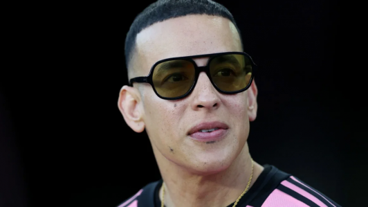 Tras demanda por supuesta transferencia no autorizada: Juez de Puerto Rico cita a Daddy Yankee y a su esposa