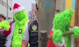 Curioso operativo navideño: El Grinch logra detener a personas dedicadas al tráfico de drogas en Perú