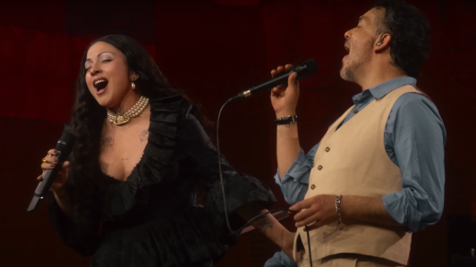 Mon Laferte se unió al MTV Unplugged de Los Bunkers: Escucha su colaboración en “Quiero Dormir Cansado” aquí