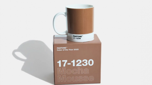 "Mocha Mousse": Este el color del año 2025 elegido por Pantone