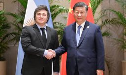 ¿Doble estándar de Milei?: Petro pública foto de presidente argentino con Xi Jinping en medio de criticas a Boric