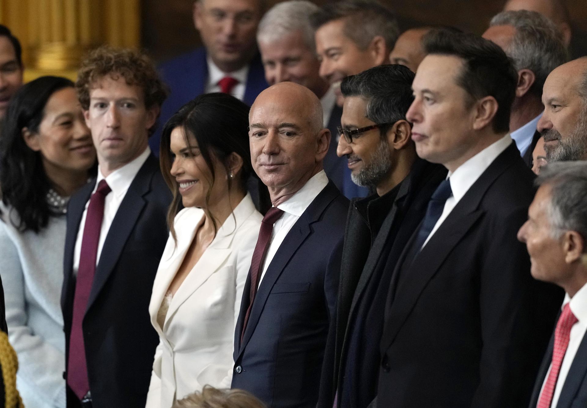 Jeff Bezos en la ceremonia de asunción de Donald Trump como presidente de Estados Unidos. EFE/EPA/JULIA DEMAREE NIKHINSON / POOL