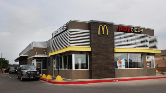 McDonald's anuncia su nuevo "menú económico": Es el cambio más grande de la compañía en varios años