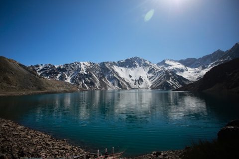 Liberación de agua en el Embalse El Yeso: Aumento peligroso del caudal del río Maipo genera preocupación