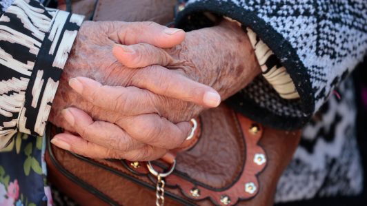 Chile alcanza 81,4 años de expectativa de vida, la mayor de la década y segunda en América detrás de Canadá