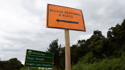 ¿Cómo puedo denunciar si me impiden el acceso a una playa, río o lago este verano?