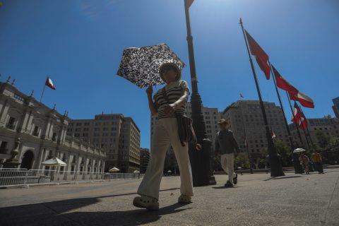 Dirección Meteorológica decreta alerta por altas temperaturas extremas en seis regiones este fin de semana