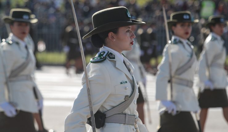 Funcionaria del Ejército reintegrada tras discriminación por maternidad