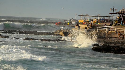 Autoridades emiten nuevo aviso por marejadas anormales entre Arica y Arauco