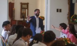 Presidente Boric encabezó desayuno en La Moneda junto a estudiantes que obtuvieron puntajes destacados en la PAES