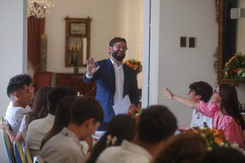 Presidente Boric encabezó desayuno en La Moneda junto a estudiantes que obtuvieron puntajes destacados en la PAES