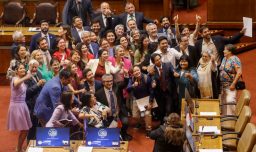 Con abrazos y fotos: La celebración del Gobierno tras la aprobación y despacho a Ley de la reforma de pensiones