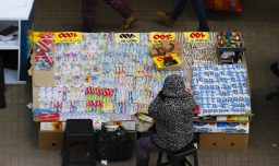 Encuesta CNC: 1 de cada 3 personas ha comprado en el mercado informal y un 68% lo asocia con actividades delictivas