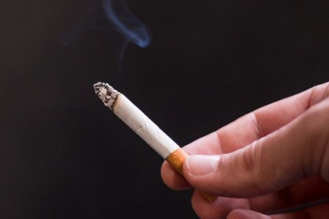 ¿Cuánto tiempo de vida pierdes al fumar un cigarro? ¿Y una cajetilla entera? Esto dice la ciencia