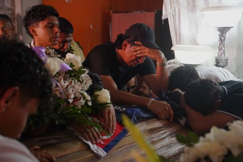 "Mi hijo me dice: Papi, ven, sálvame": El duro testimonio del padre de dos de los menores encontrados calcinados en Ecuador