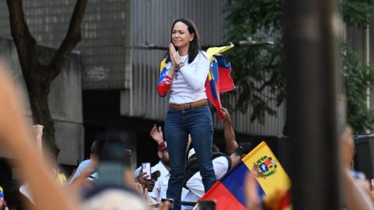 María Corina Machado reaparece en una marcha opositora en Venezuela tras 133 días de clandestinidad