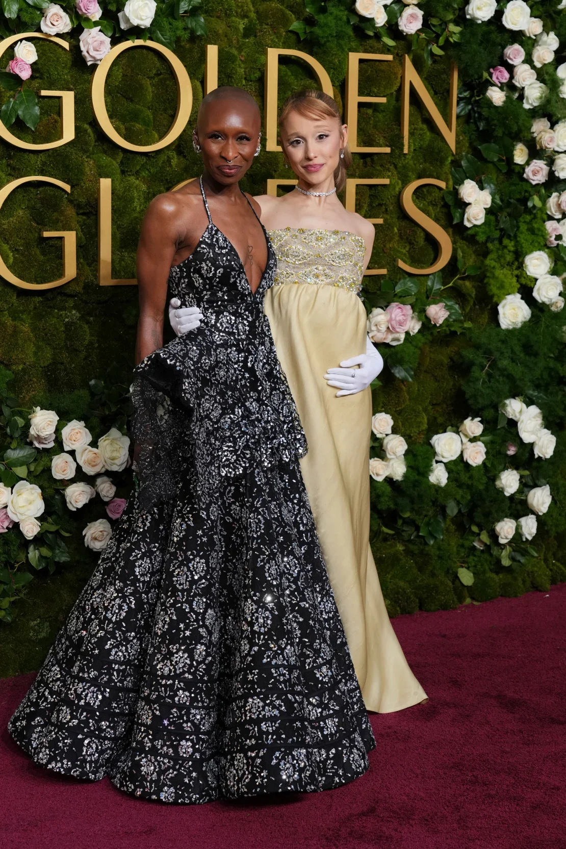 Cynthia Erivo, a la izquierda, con un Louis Vuitton y Ariana Grande con un Givenchy vintage. Jordan Strauss/Invision/AP