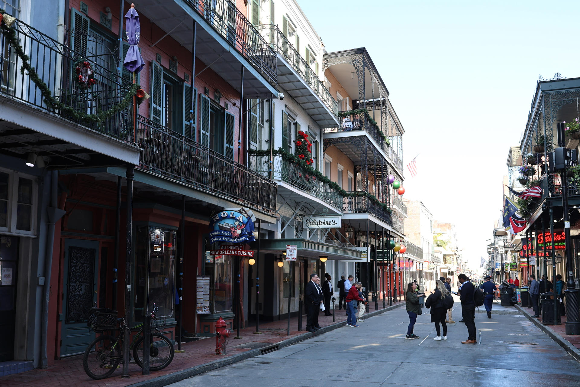 Fotografía de la calle Bourbon en Nueva Orleans (Estados Unidos), este jueves 2 de enero de 2025, después del atentado. EFE/ Octavio Guzmán