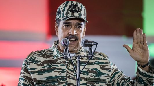 Nicolás Maduro llama a las Fuerzas Armadas y policías a "aceitar los fusiles" frente a "amenazas criminales" extranjeras