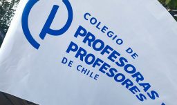 Colegio de Profesores amenaza con retrasar inicio del año escolar en Santiago por pagos pendientes desde el municipio