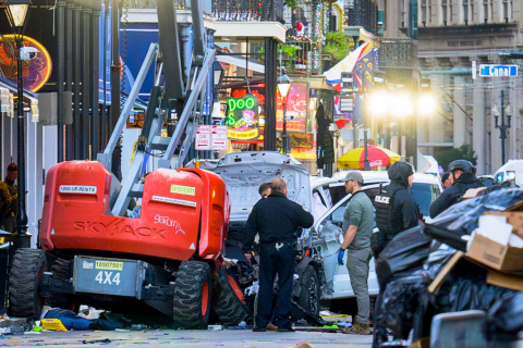 Sospechoso del ataque en Nueva Orleans tenía una bandera del ISIS: FBI encontró posibles dispositivos explosivos en la zona