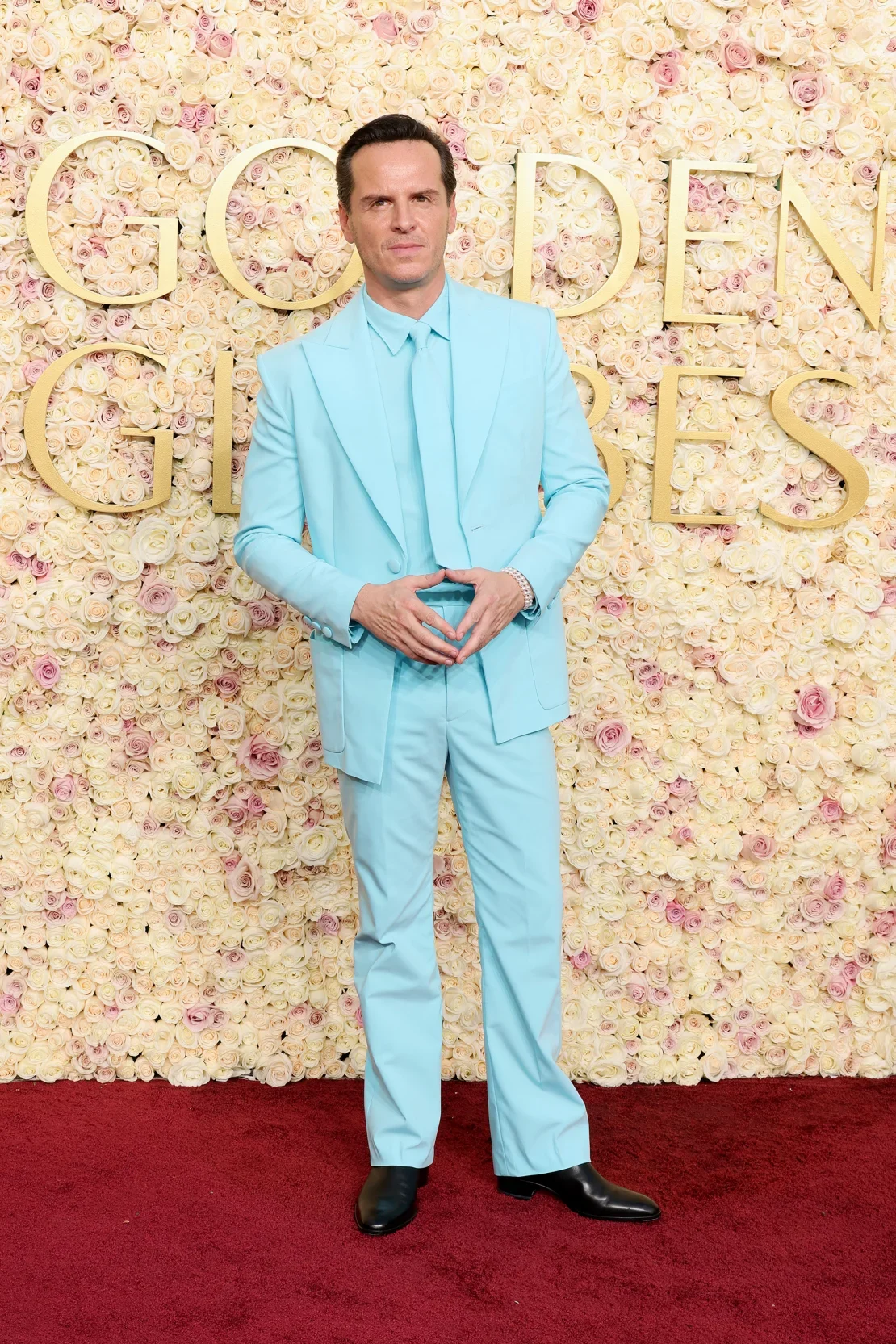 Andrew Scott con un traje azul celeste de Vivienne Westwood. Amy Sussman/Getty Images Amy Sussman/Getty Images