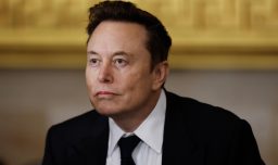 Elon Musk busca desmantelar principal regulador financiero, mientras X se abre paso en el negocio de pagos digitales