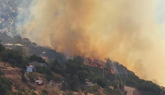 Región de La Araucanía: Declaran Alerta Roja en Ercilla por incendio forestal que ha consumido más de 80 hectáreas