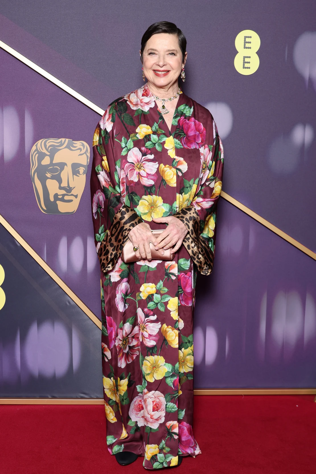 El look de Isabella Rossellini para Dolce & Gabbana mezcló flores con estampado de leopardo. Pascal Le Segretain/Imágenes Getty