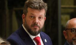 Johannes Kaiser promete indultar a uniformados condenados durante el estallido social si llega a ser Presidente