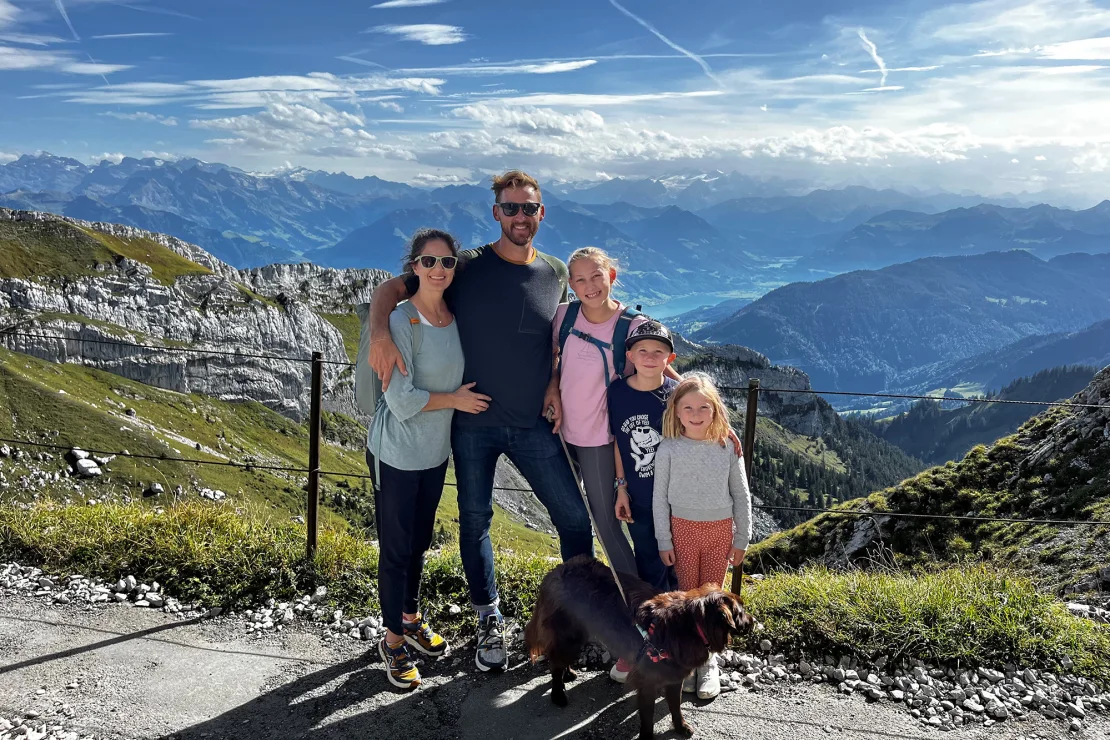 Erik y Erin dicen que sus hijos son mucho más independientes ahora y que su hija menor camina sola a la escuela todos los días. Erik Eagleman