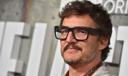 “¡Y viva Chile!”: Entre aplausos y ovaciones, Pedro Pascal se luce en convención de Star Wars en Japón
