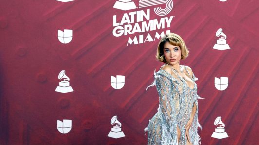 La cantante argentina María Becerra fue operada de urgencia tras sufrir un shock hipovolémico