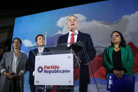 Tras renuncia de senadora Aravena: Republicanos rechazan informe de Comisión para la Paz antes de ser entregado al Gobierno