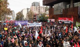 Marcha por el Día de los Trabajadores: Revisa los desvíos de tránsito en el centro de Santiago