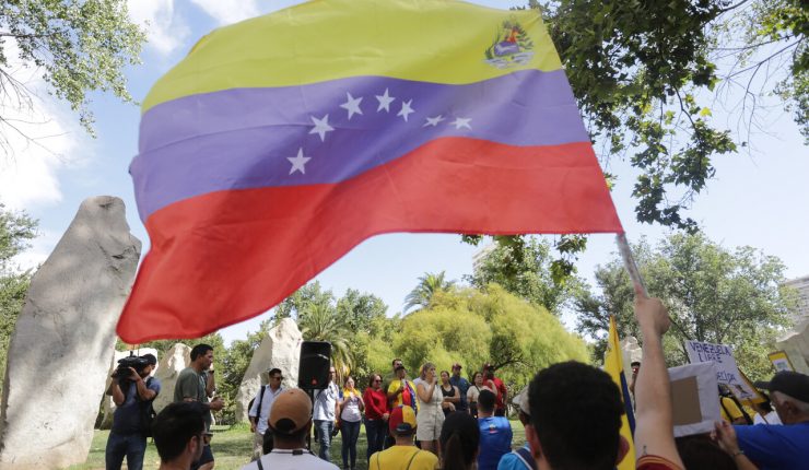 Inmigrantes venezolanos lideran población extranjera en Chile